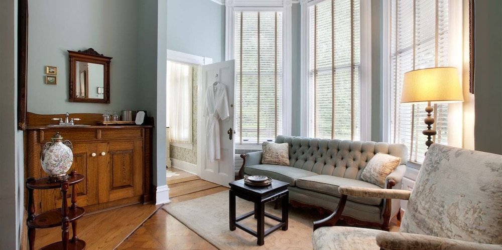 Forsyth Park Inn 24/50