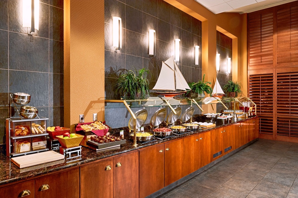 DoubleTree by Hilton Hotel Bay City - Riverfront 67/81