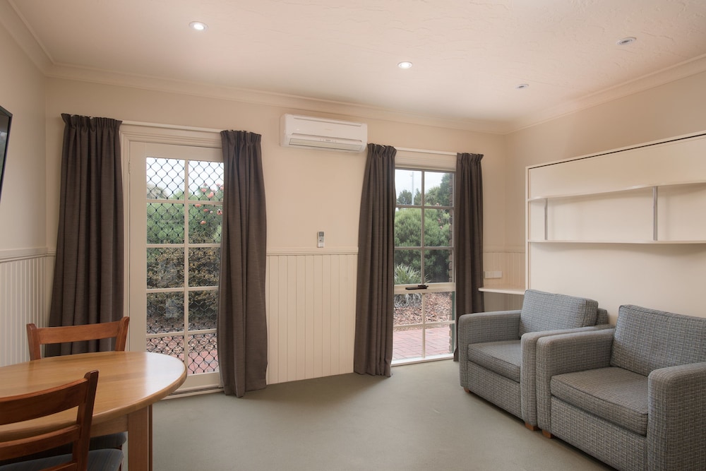 Country Club Villas 48/69