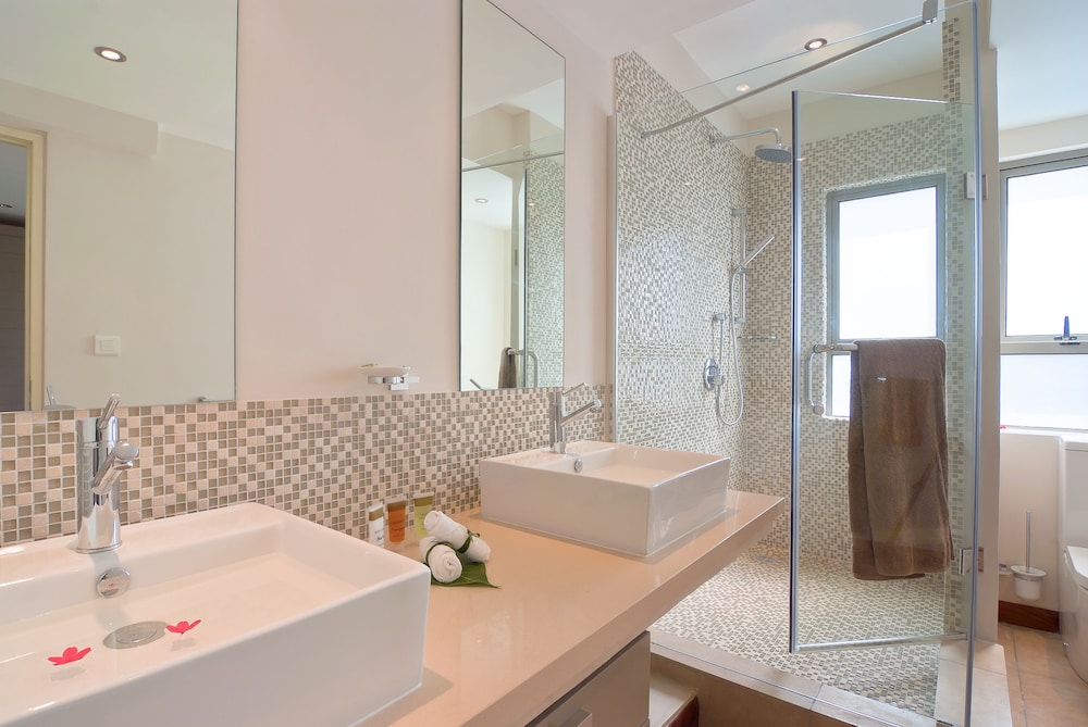 Bon Azur Beachfront Suites Penthouses By Lov 70/78