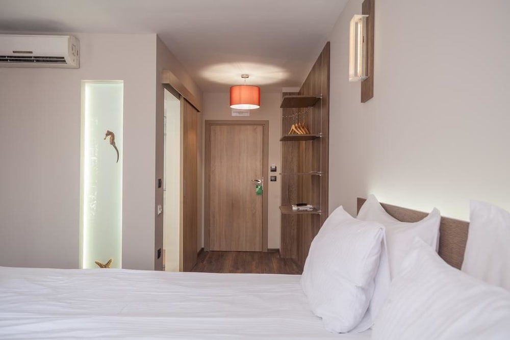 DELUXE, DOUBLE BED