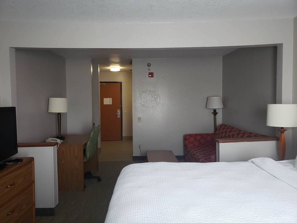 Country Inn & Suites by Radisson, Fairview Heights, IL 15/39