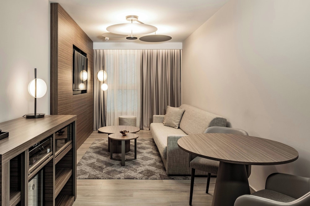 AC Hotel St. Julian's 7/40