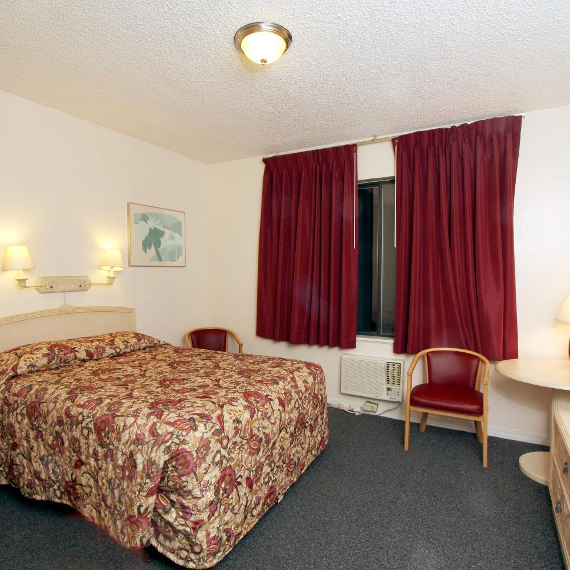 Standard, Queen Bed