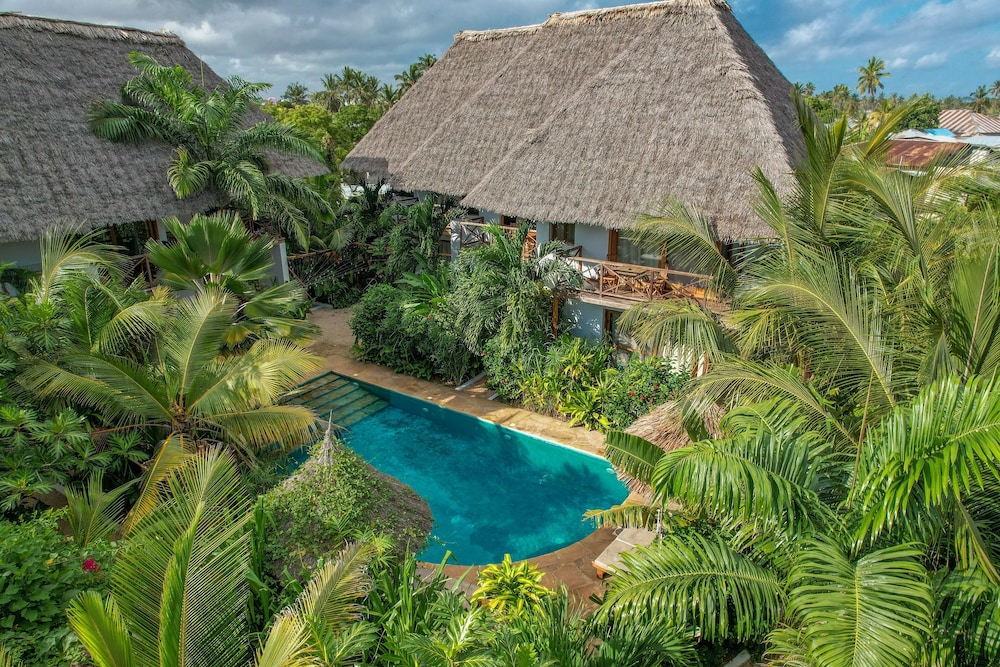 Aluna Beach Lodge 35/50