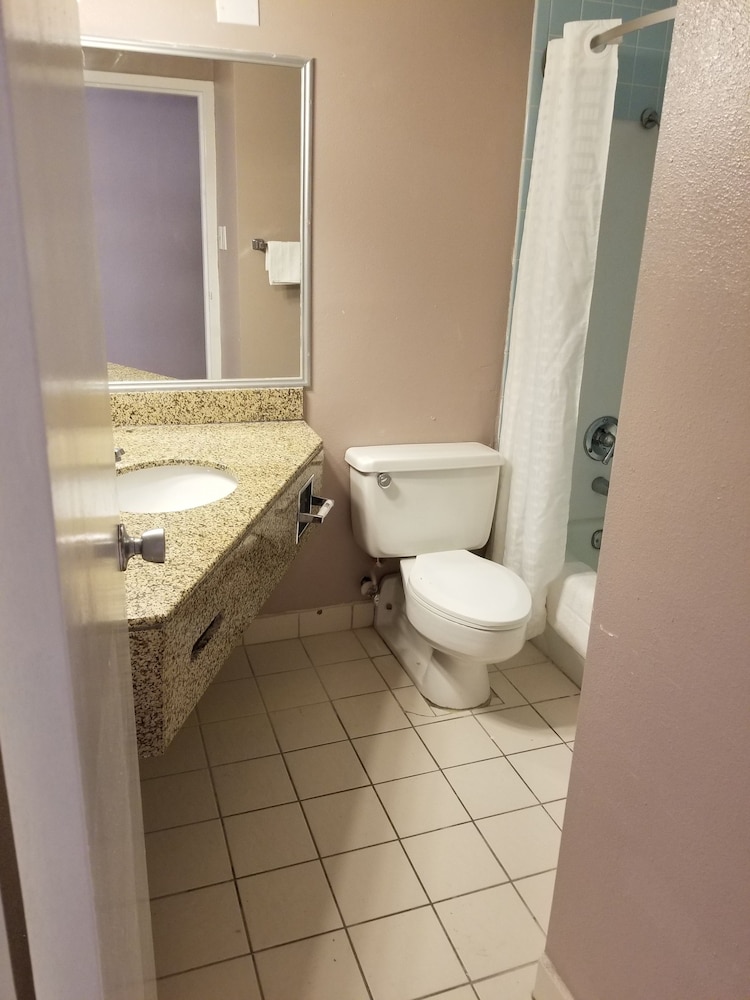 Apm Inn & Suites 16/54