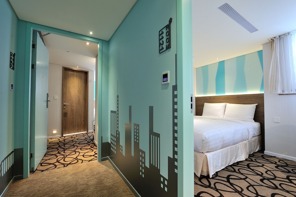 GREEN WORLD HOTEL ZHONGHUA 54/80