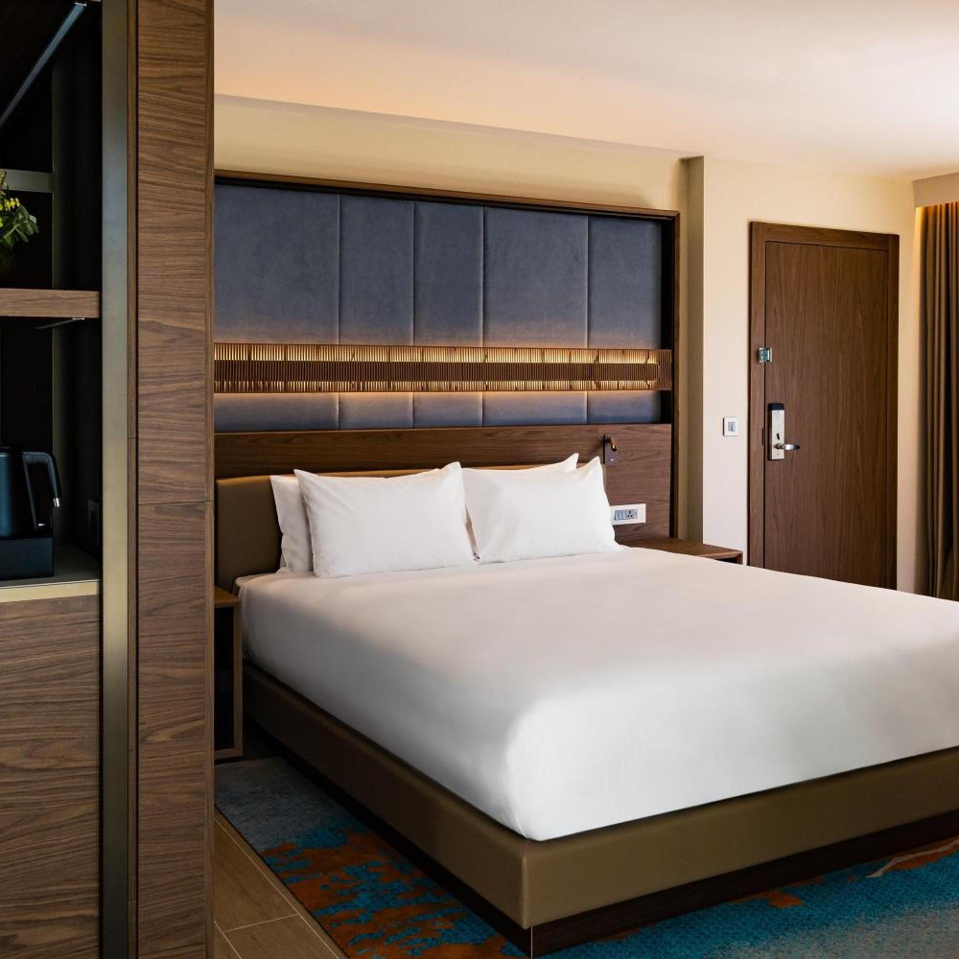 Regency, Suite, King Bed, Balcony