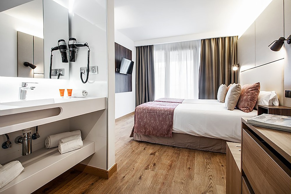 1 BEDROOM, APARTMENT