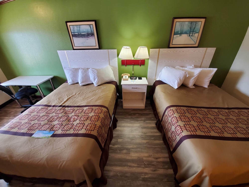 Days Inn by Wyndham Monett 7/25