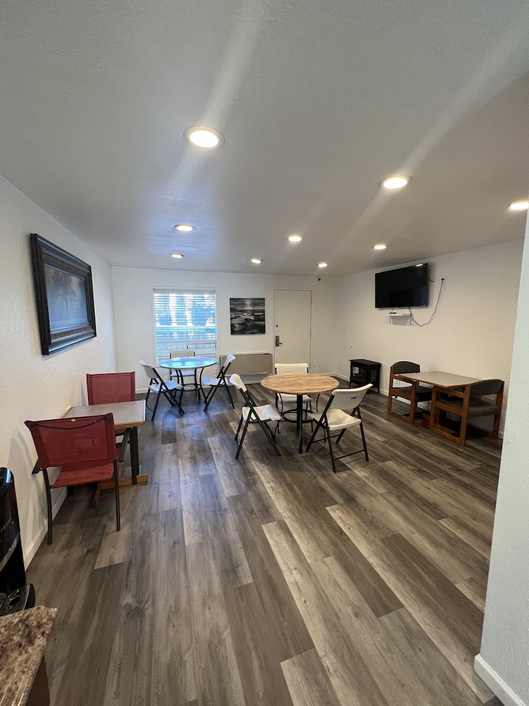 Cedarwood Inn of Ashland 46/66