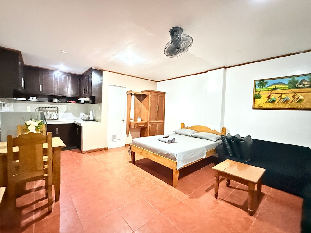 Badladz Staycation Condos Puerto Galera 12/50