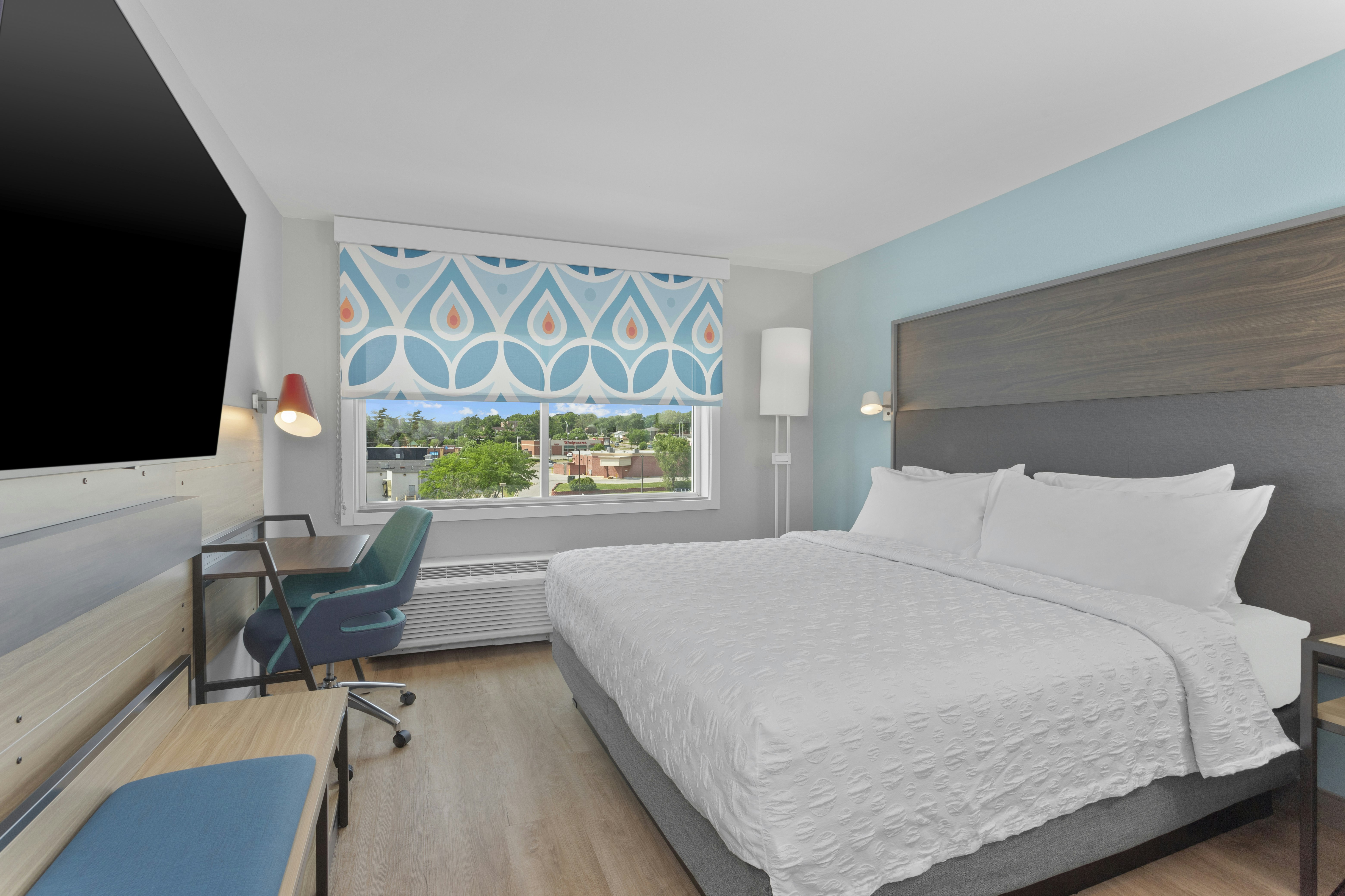 ROOM, KING BED