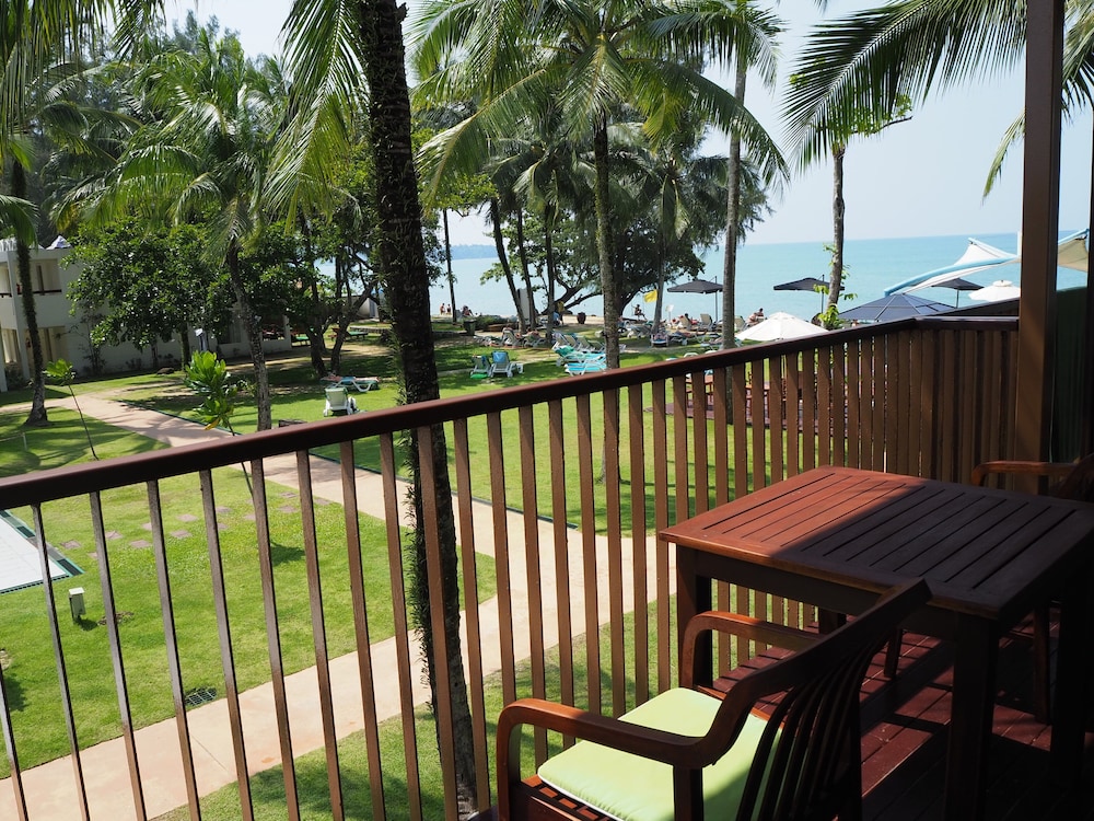 Briza Beach Resort 55/71