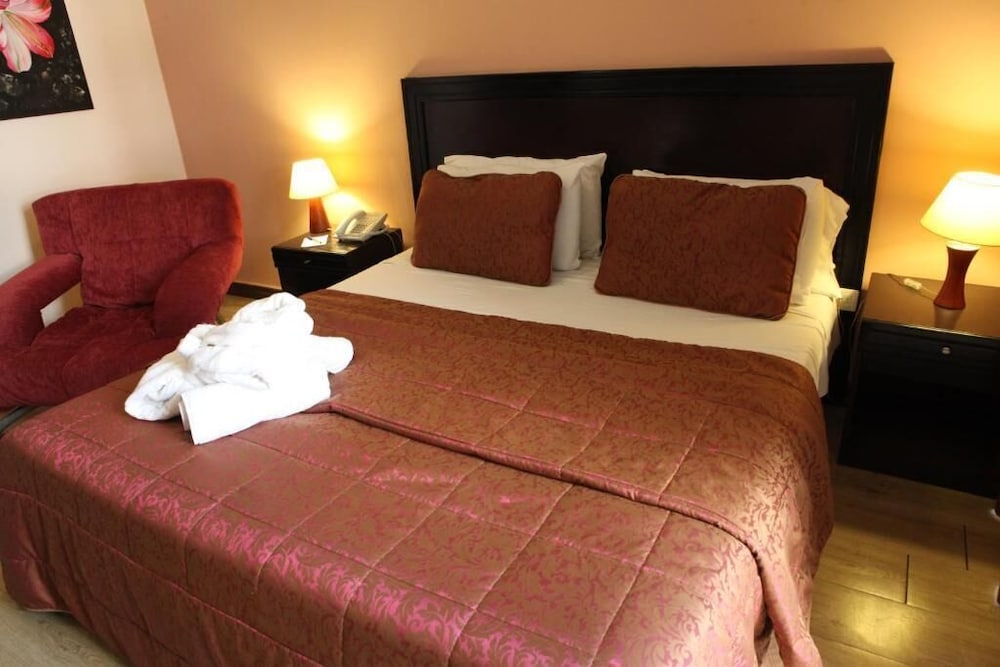 STANDARD, DOUBLE OR TWIN BED, BALCONY