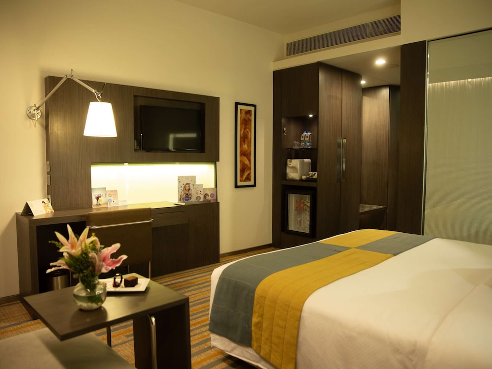 NOVOTEL KOLKATA HOTEL AND RESIDENCES 22/74