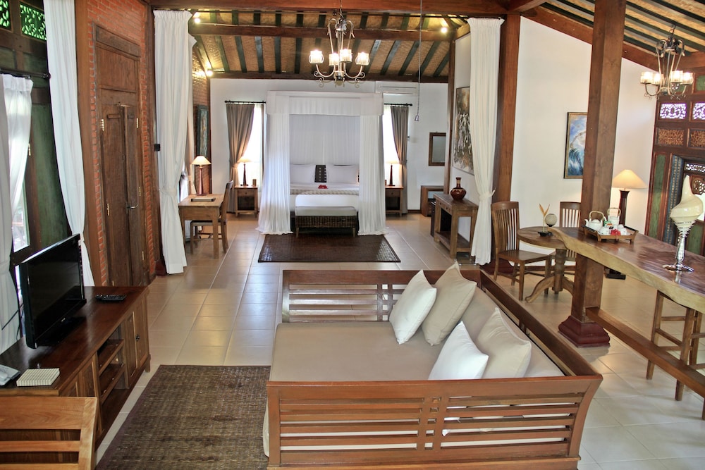 VILLA BERAWA BALI 63/77