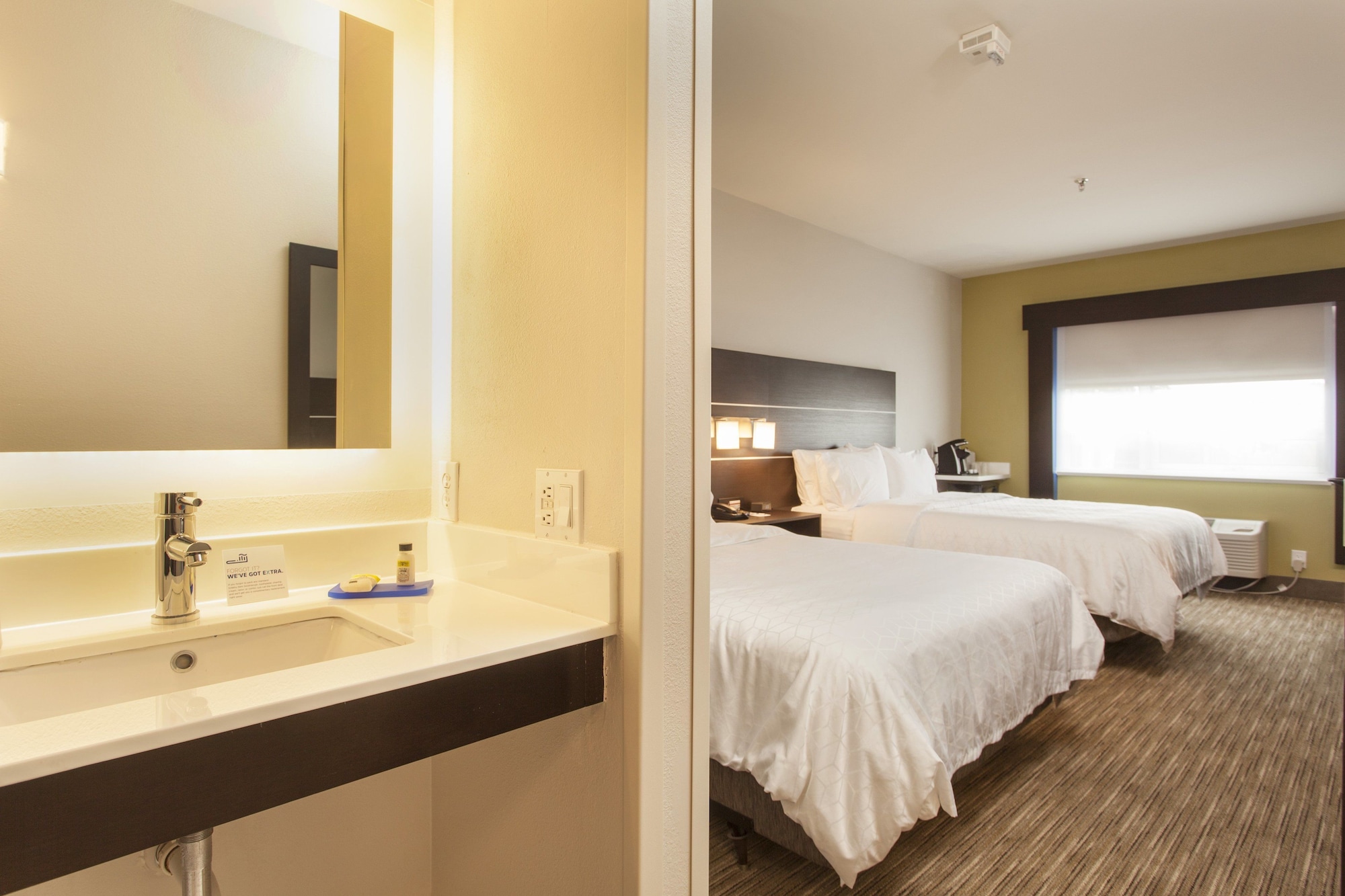 STANDARD, 2 QUEEN BEDS, ACCESSIBLE