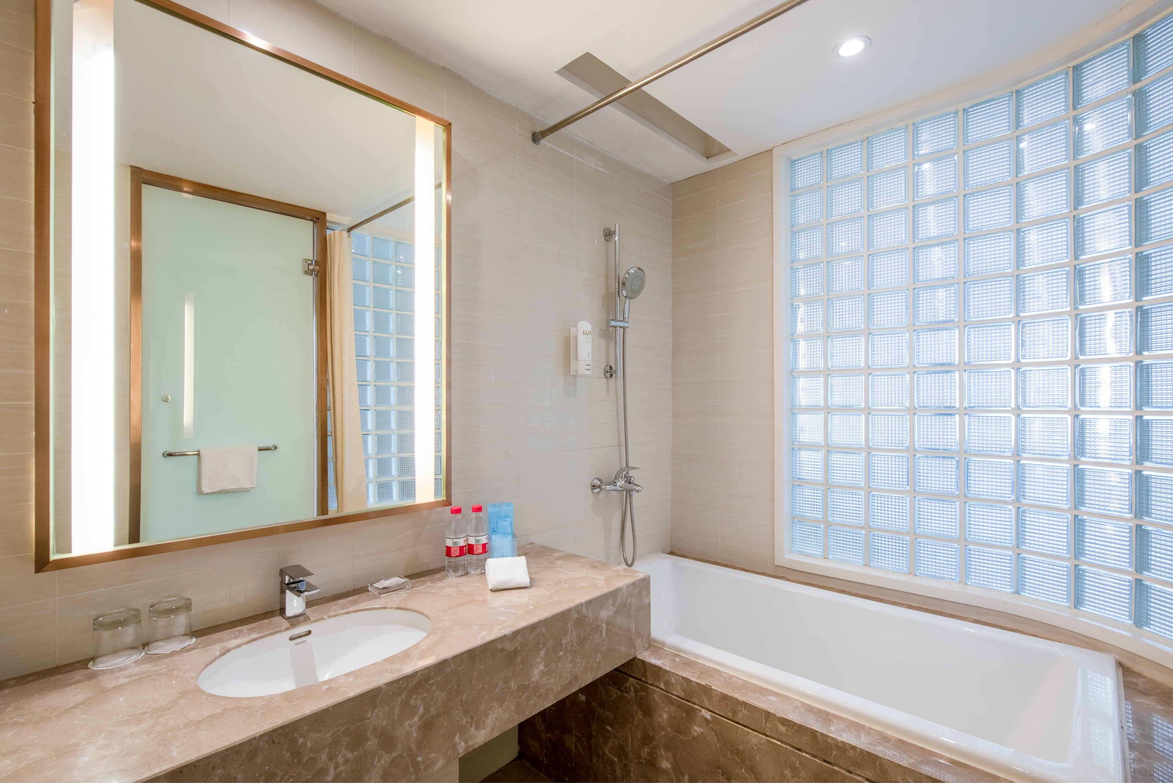 HOLIDAY INN EXPRESS SHENYANG GOLDEN CORRIDOR 48/49
