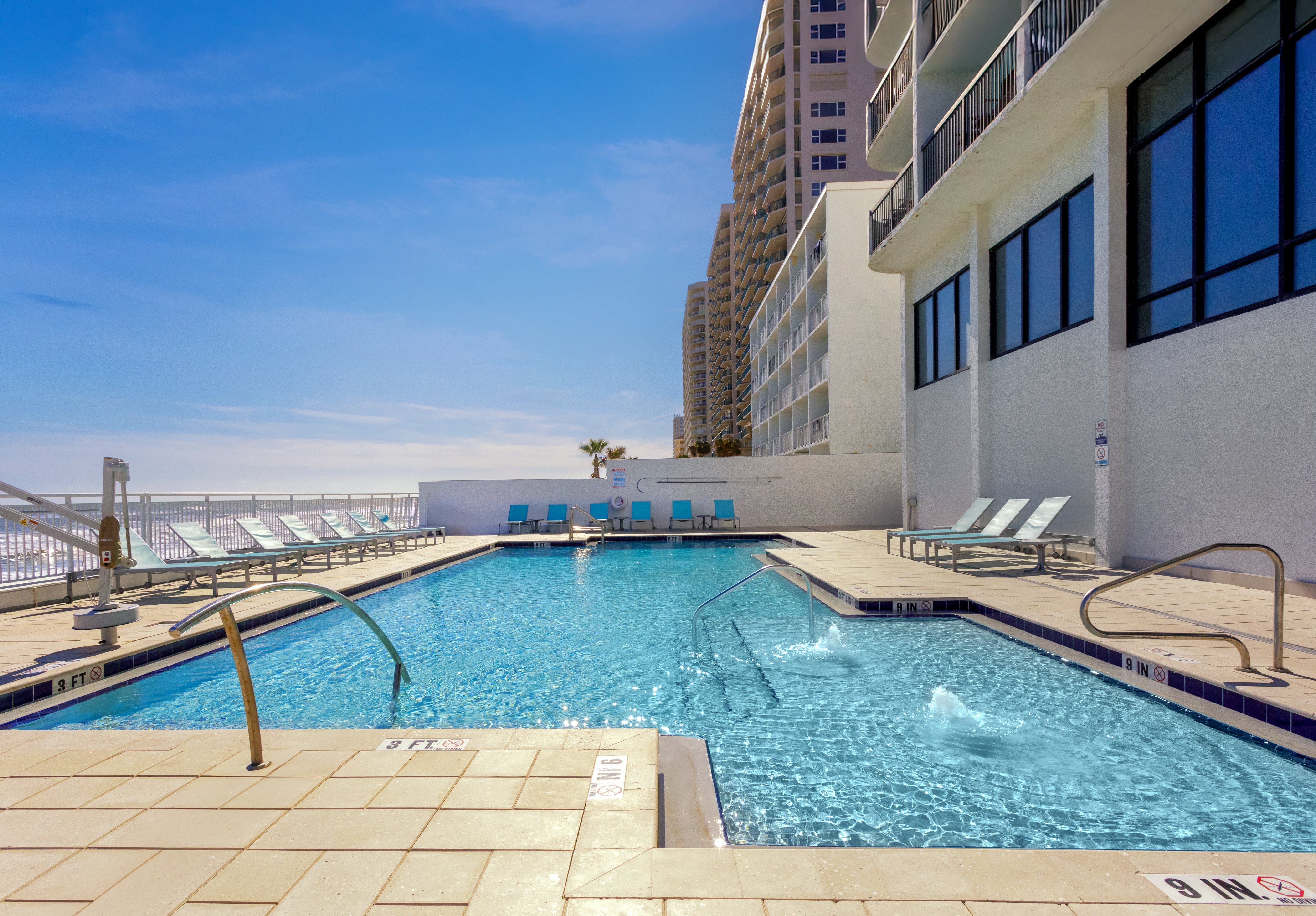 Holiday Inn Express Hotel Suites Oceanfront Daytona Beach Shores 48/48