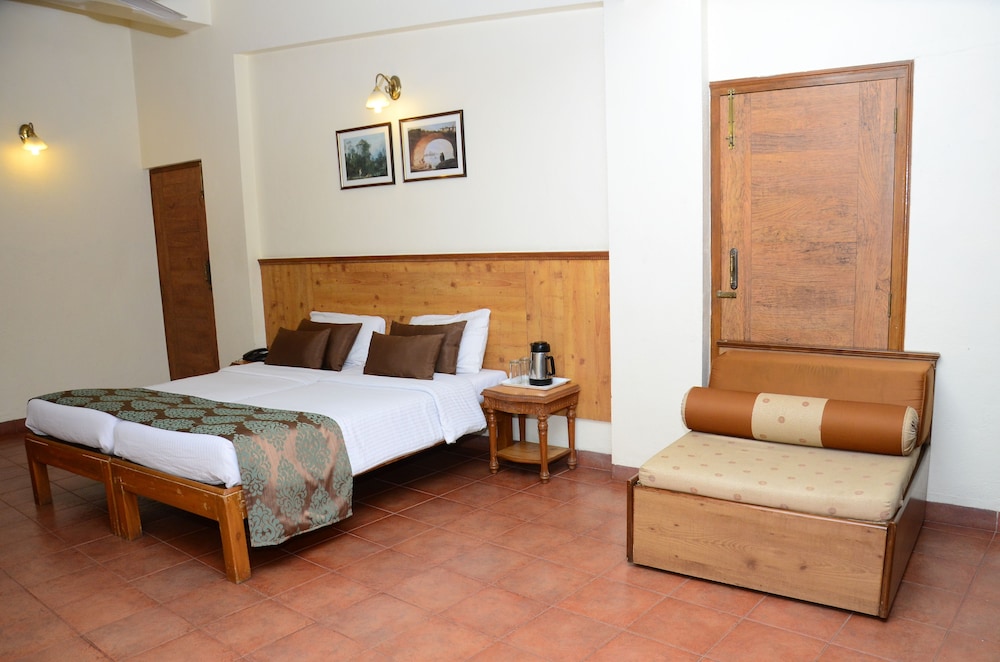 The Upper Deck Resort 6/50