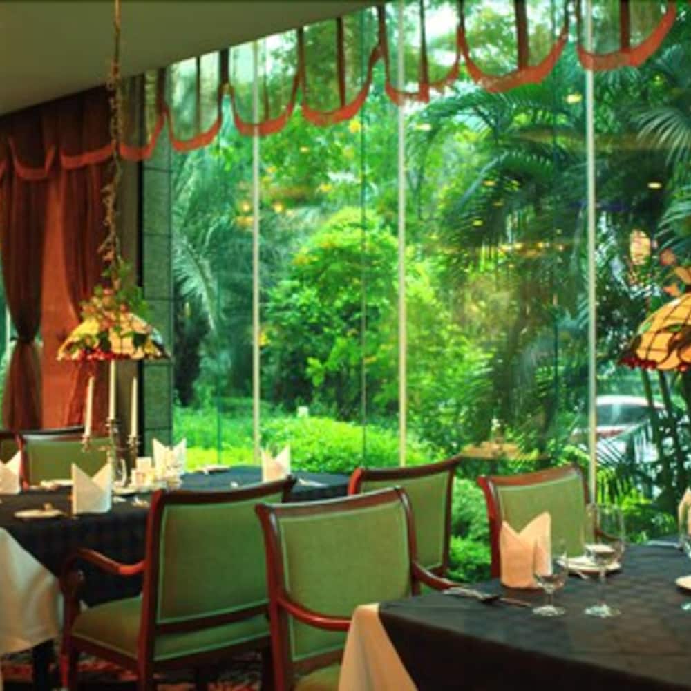 Gladden Hotel Fenggang 16/22