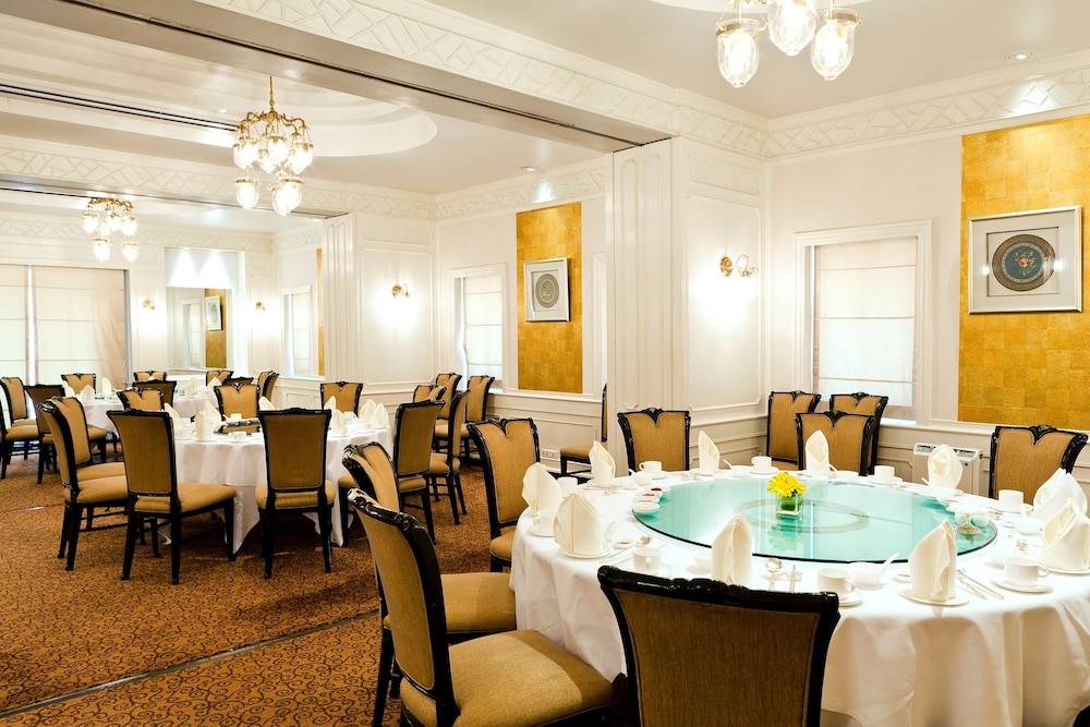 Royal Princess Larn Luang Bangkok Hotel 54/69