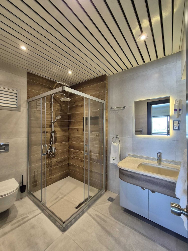 Hal-Tur Hotel 50/50