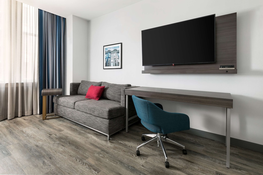 Hampton Inn and Suites Baltimore Inner Harbor 41/41