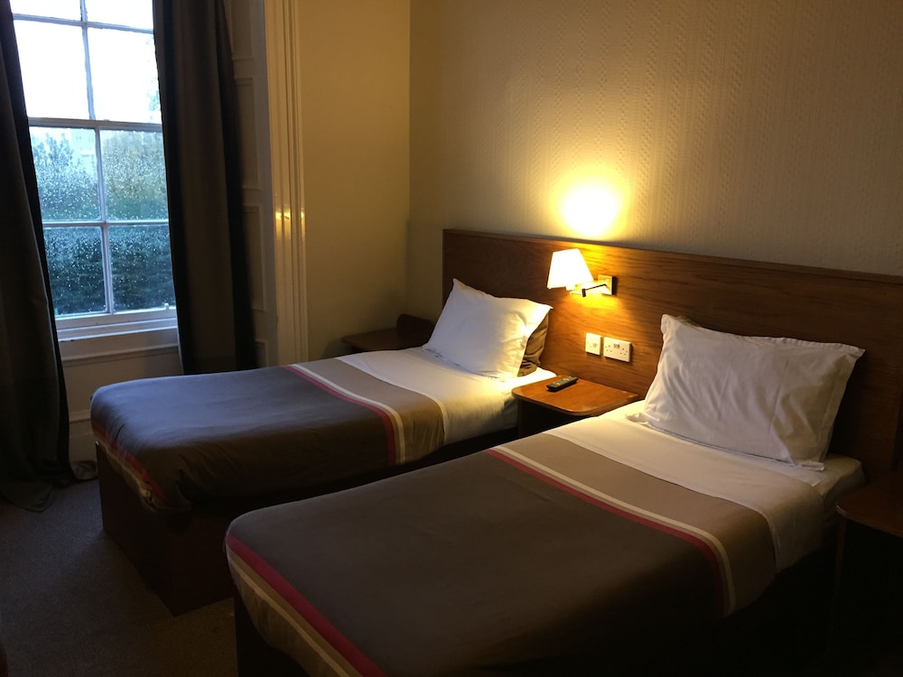 Edinburgh House Hotel 7/50