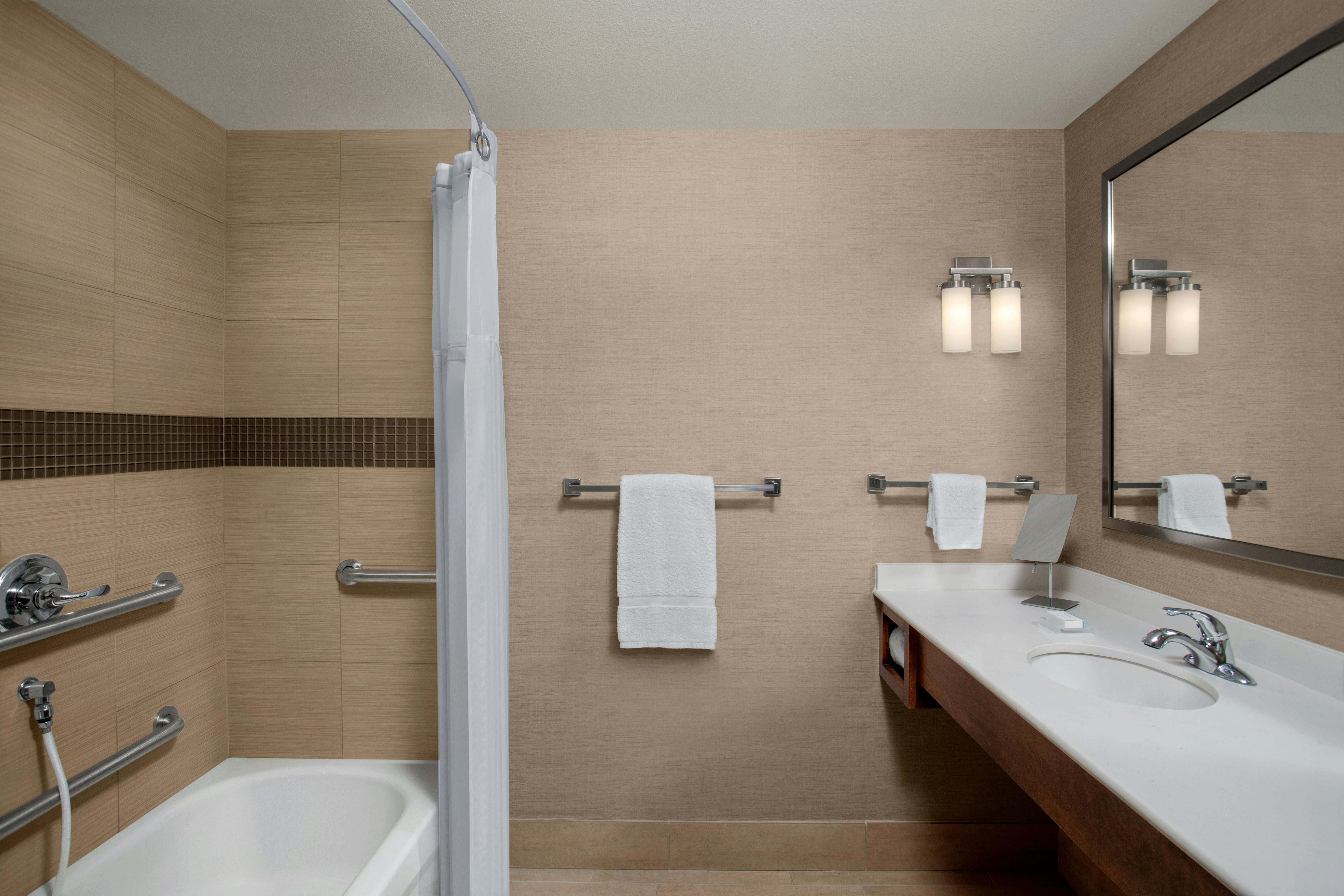 جناح بسرير كينج بغرفة نوم واحدة لذوي الإعاقة، Hilton Garden Inn Lubbock 4/4