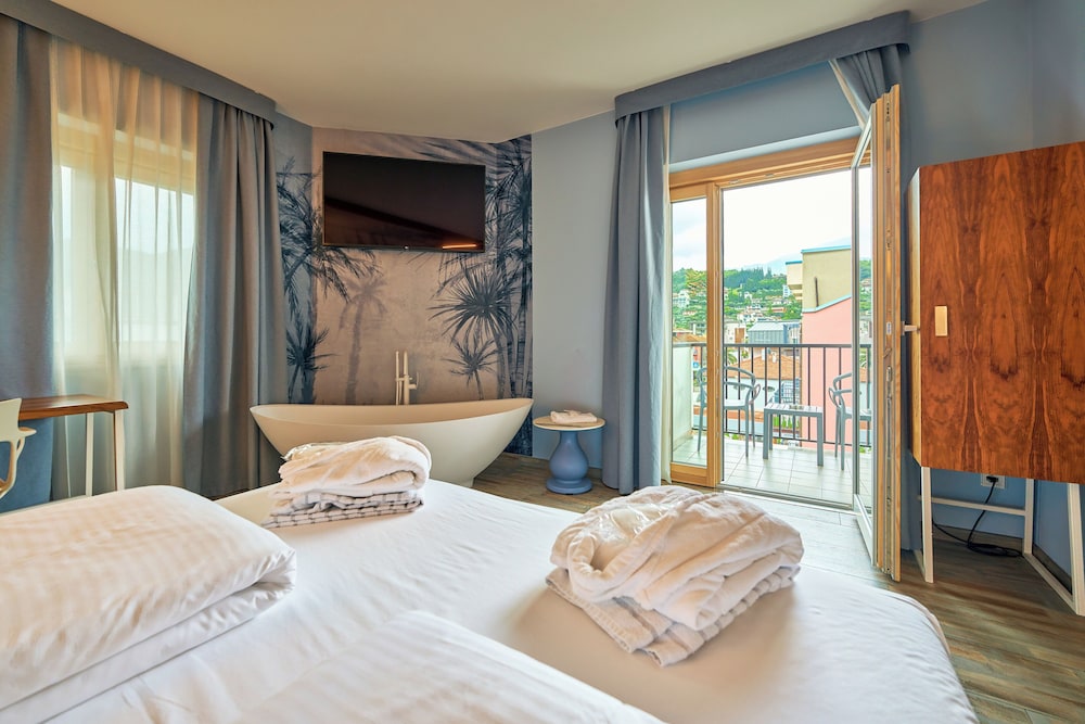 SUPERIOR, DOUBLE BED, BATH AND SHOWER