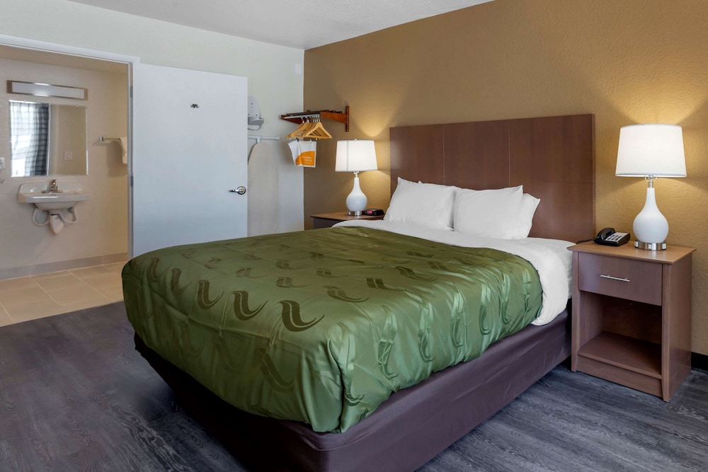 ROOM, KING BED
