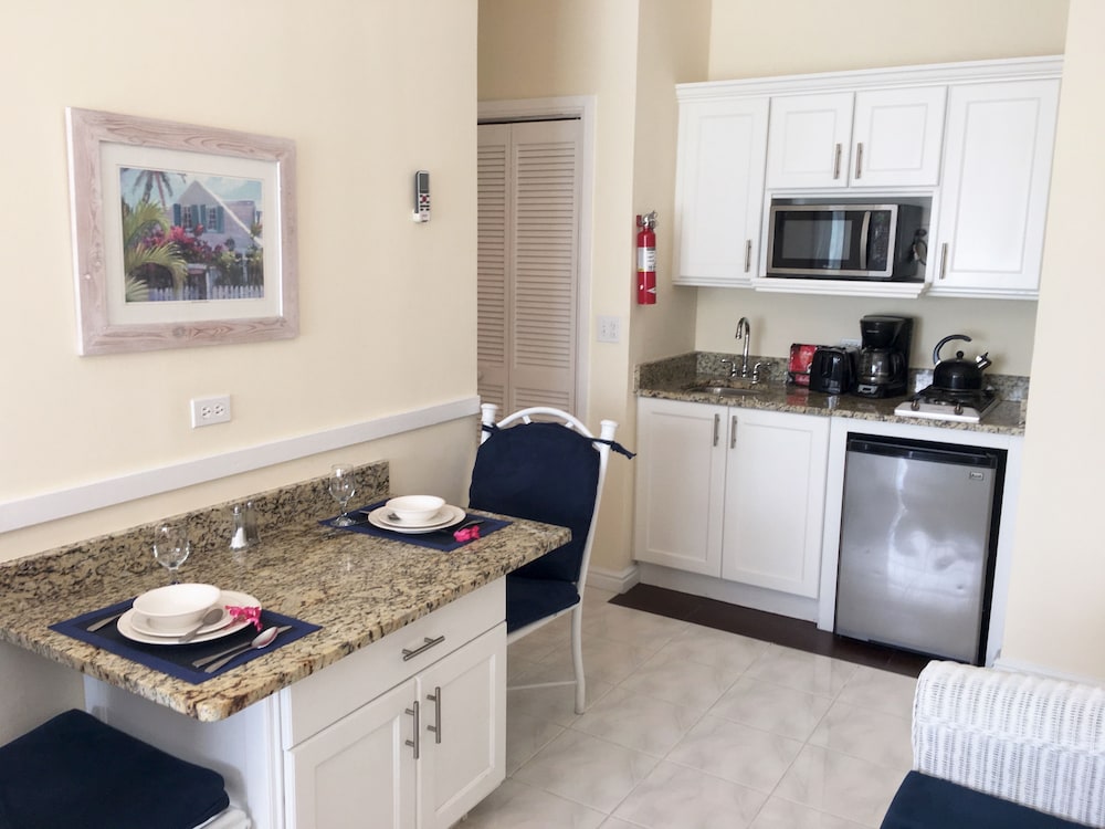 Sandyport Beaches Resort 55/77