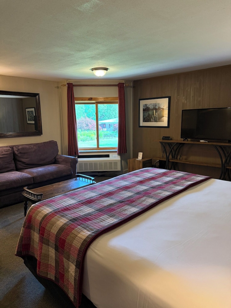 NORTHERN LIGHTS LODGE 21/70