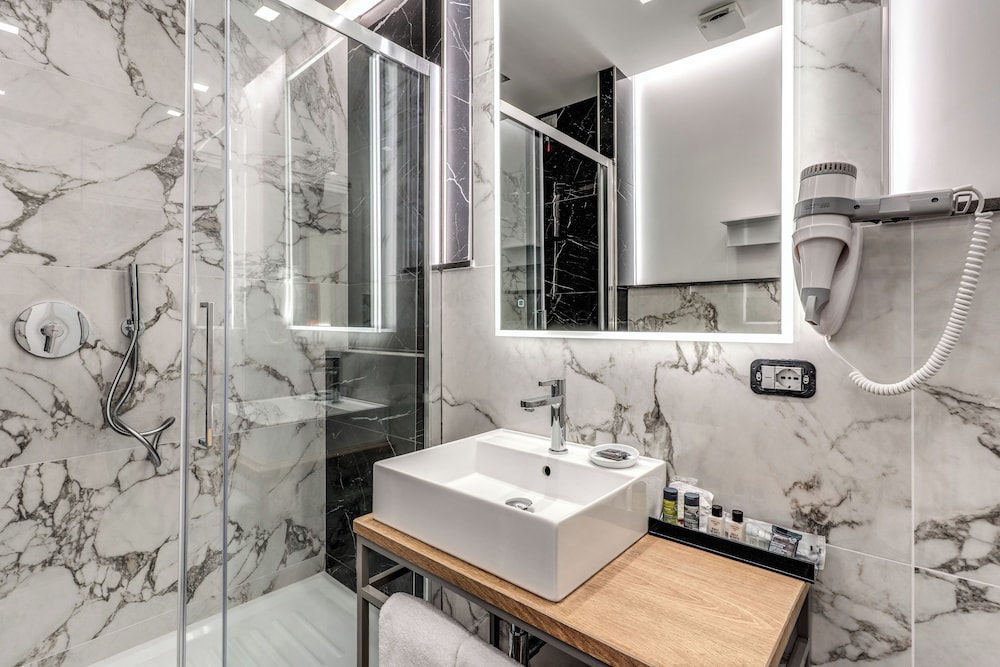 The Spotlight Boutique Hotel 47/49