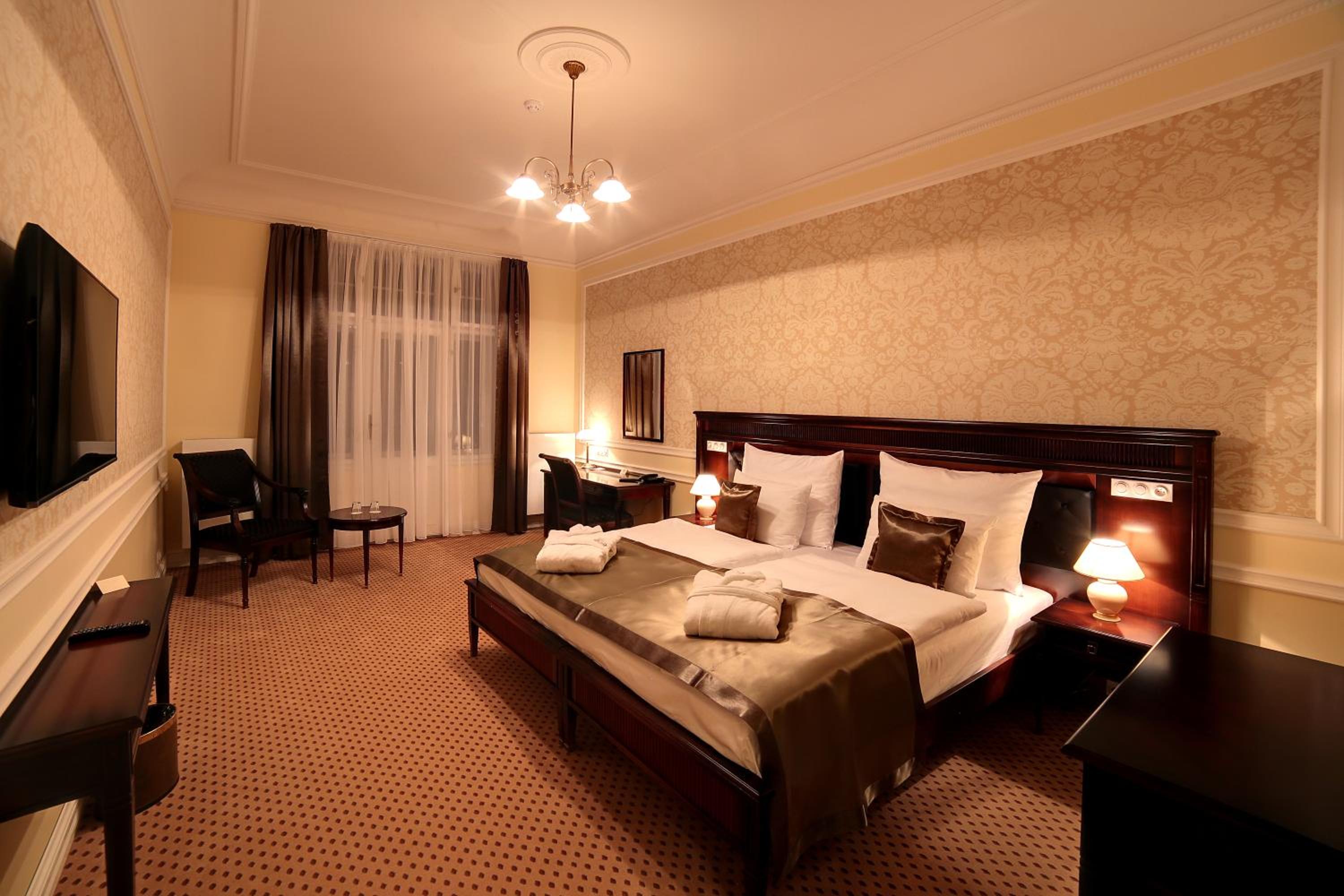 Deluxe, King Bed