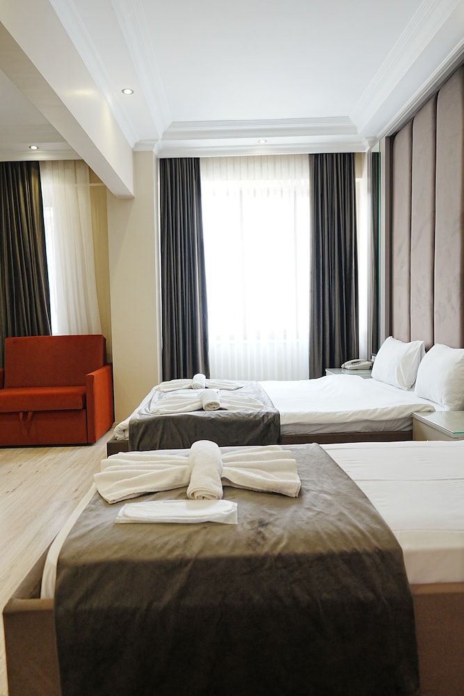 ROOM, TRIPLE