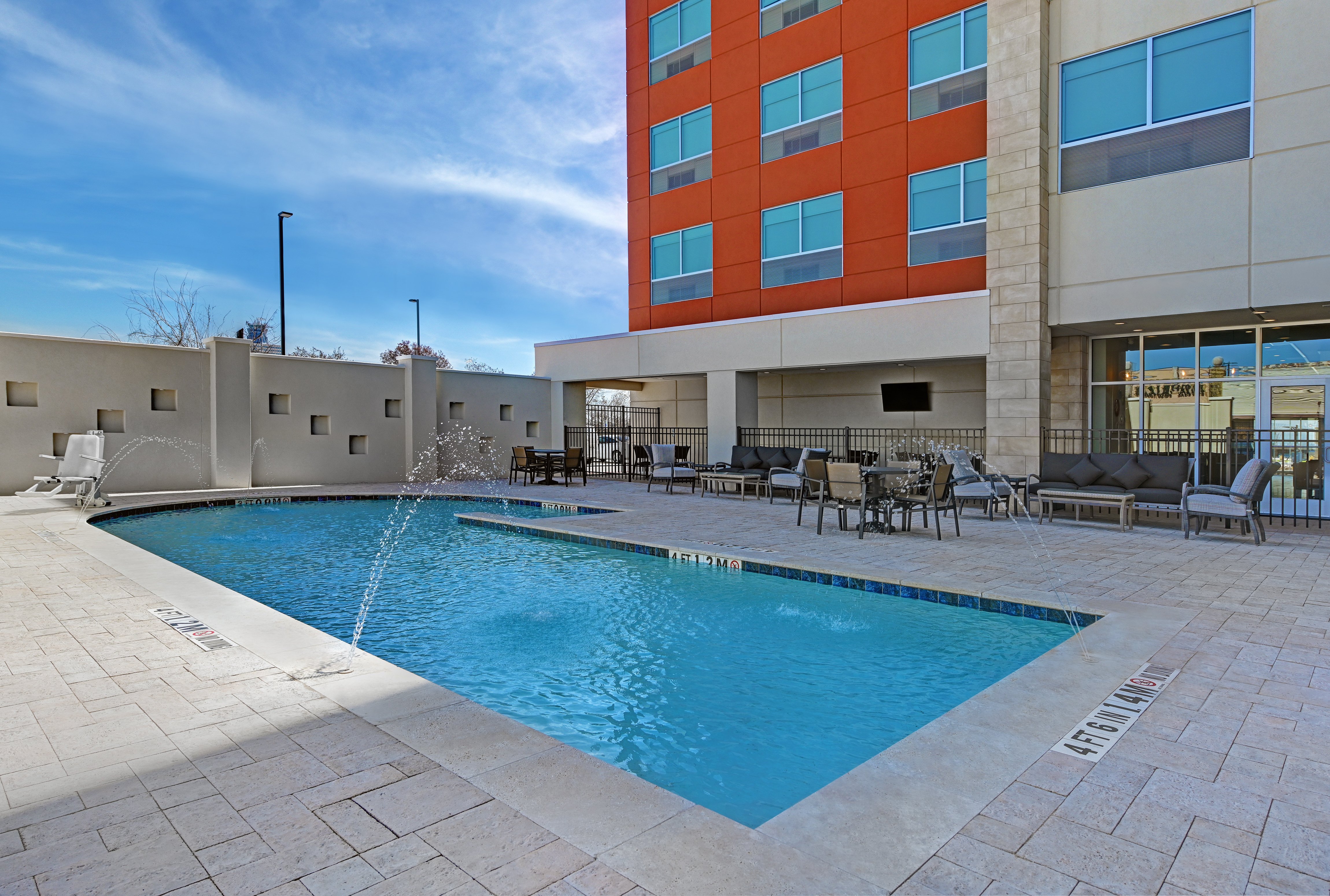 Holiday Inn Express Suites Houston W Memorial City Area 38/39