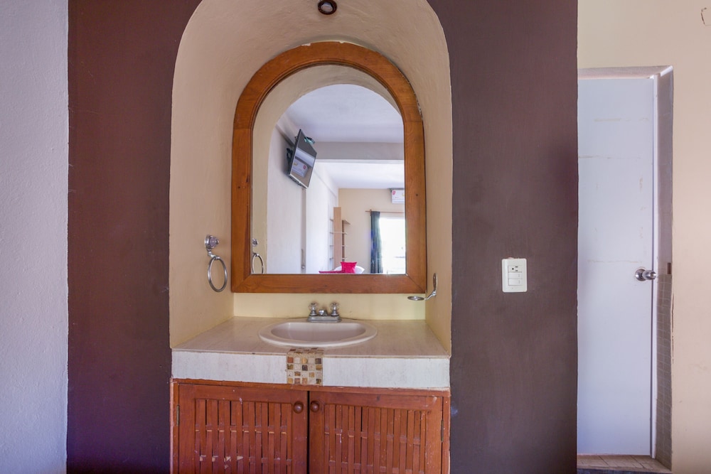 OYO Hotel Posada Lys Zihuatanejo 31/35