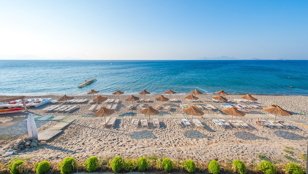Akti Beach Club 26/50