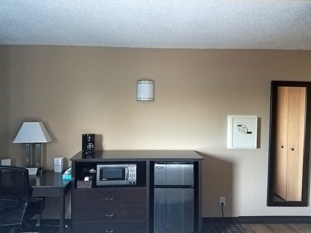 Americas Best Value Inn & Suites Bismarck 16/31