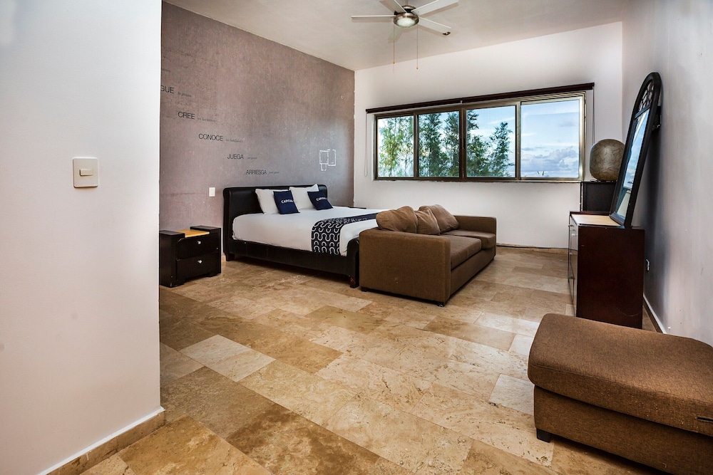 Capital O Cancun International Airport 24/7 23/42