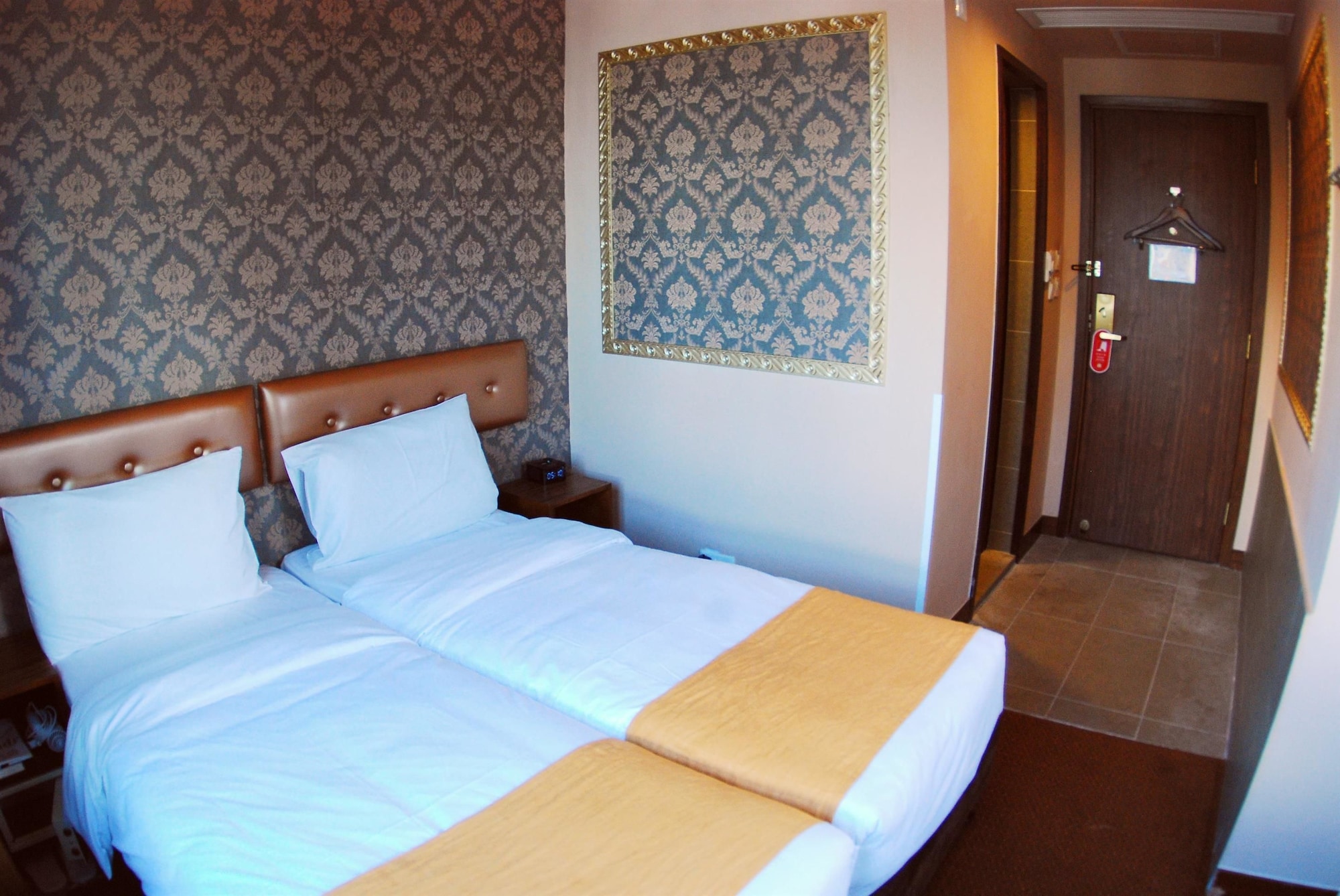 DELUXE, TWIN BEDS, CITY VIEW