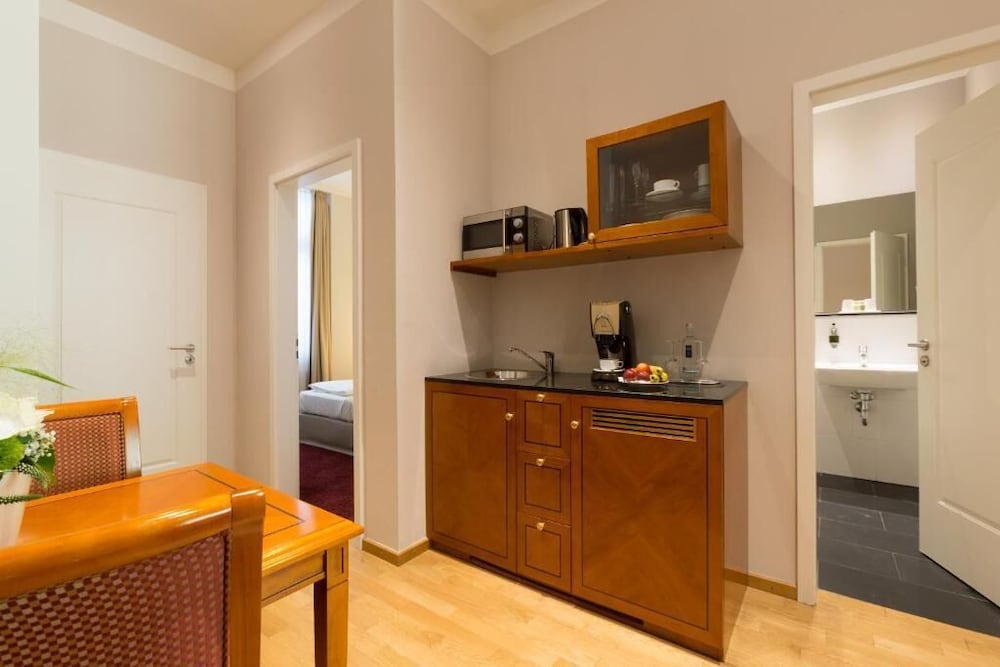 LIKESTAY Premium Baden-Baden 6/48