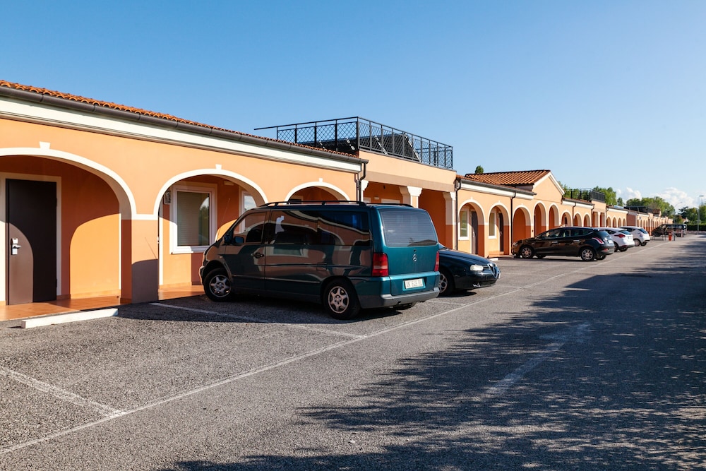 Autohotel Venezia 5/52