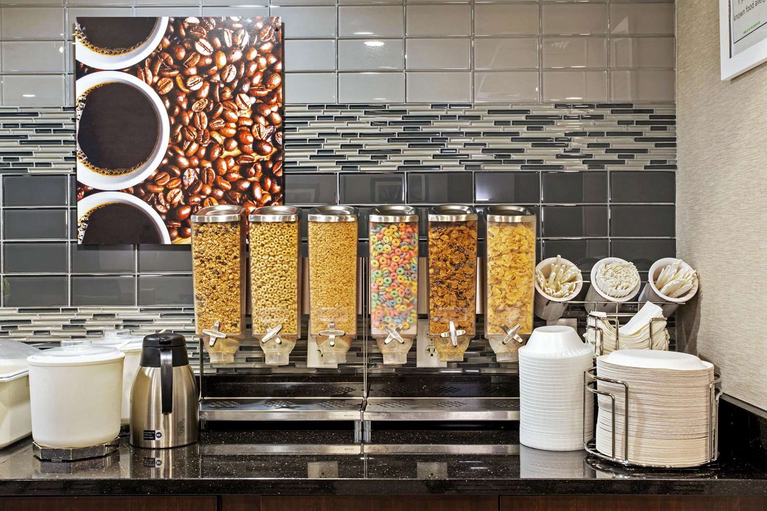 La Quinta Inn & Suites by Wyndham Boston Andover 8/26
