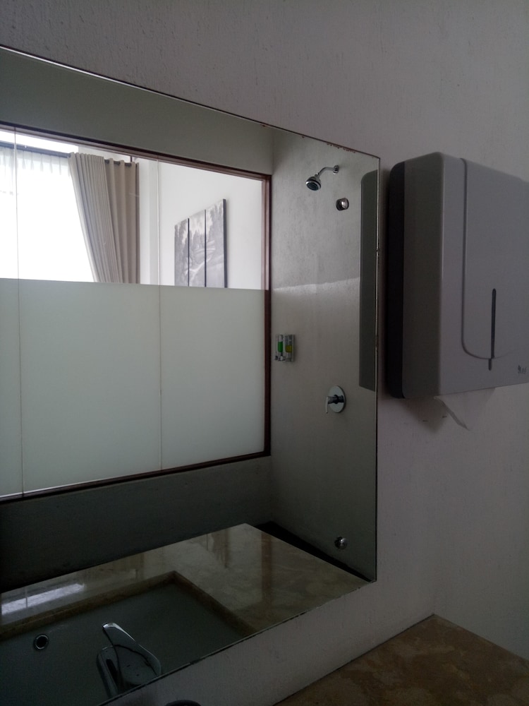 Townhouse Oak Hotel Pondokan Tjiburial 12/18