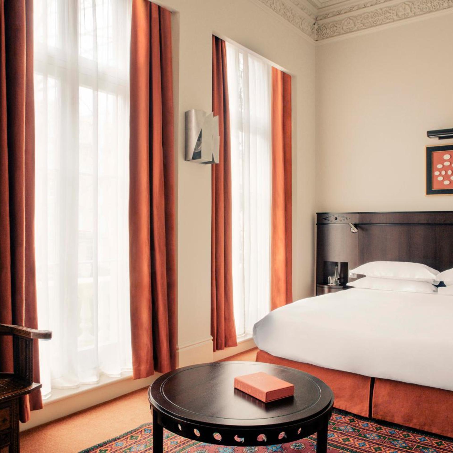 جناح، Grand Hotel Bellevue London 2/4