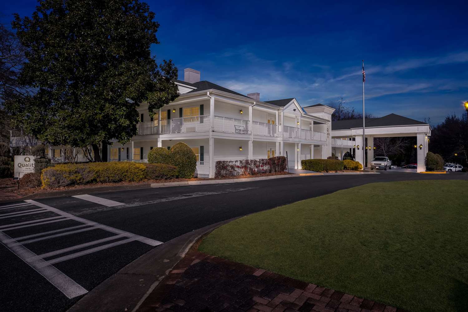 Quality Inn Fayetteville Near Historic Downtown Square 22/22